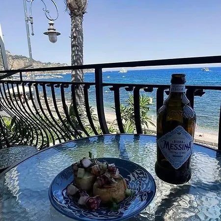 Casa Nicole Fronte Mare 度假居 *