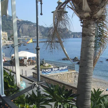 Casa Nicole Fronte Mare بيت للعطل