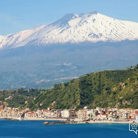 Casa Nicole Fronte Mare بيت للعطل *