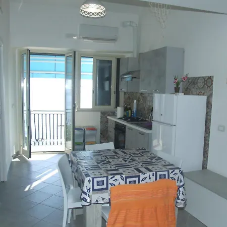 Casa Nicole Fronte Mare Casa de Férias *